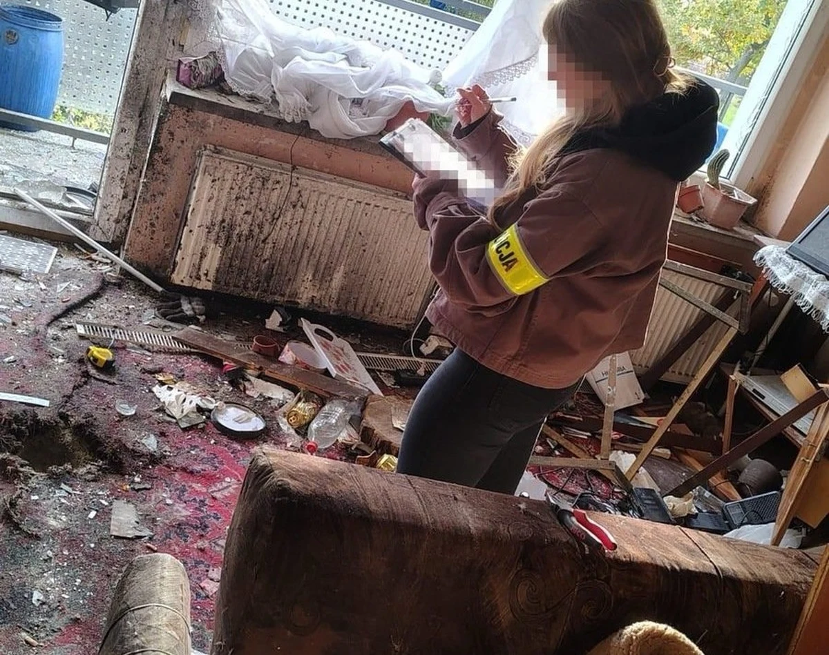 Dramatyczne wydarzenia rozegrały się w jednym z budynków wielorodzinnych w Głubczycach. W wyniku wybuchu pocisku z czasów II wojny światowej rannych zostało dwóch mężczyzn. Na miejscu interweniowały służby ratunkowe, a mieszkańców ewakuowano. W mieszkaniu, w którym doszło do wybuchu, znaleziono także minę z czasów wojny.