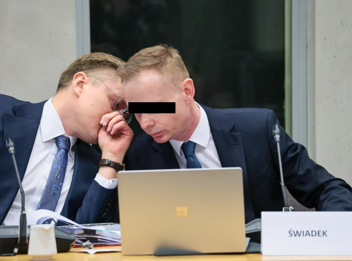 Daniel K., były zastępca szefa Centralnego Biura Antykorupcyjnego, usłyszał w środę zarzut przekroczenia uprawnień oraz ujawnienia osobie nieuprawnionej informacji, którą uzyskał w związku z wykonywaniem czynności służbowych.