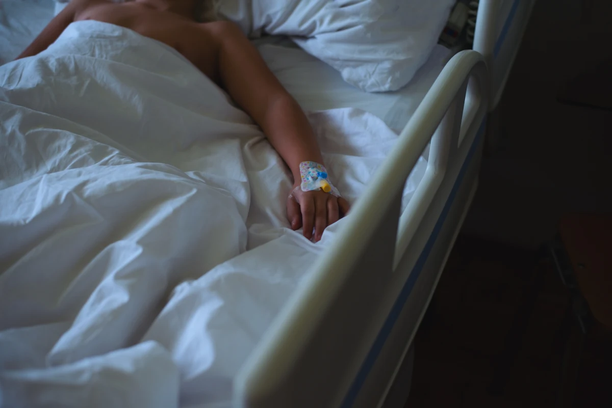 9-latek z niedokrwiennym udarem mózgu, schorzeniem bardzo rzadko występującym u tak młodych osób, trafił do szpitala w Zielonej Górze w województwie lubuskim. Chłopiec wcześniej miał problemy z mową i wyraźnie osłabione prawe kończyny. "Dziecko udało się uratować" – poinformowała w środę rzeczniczka Szpitala Uniwersyteckiego w Zielonej Górze Sylwia Malcher-Nowak.