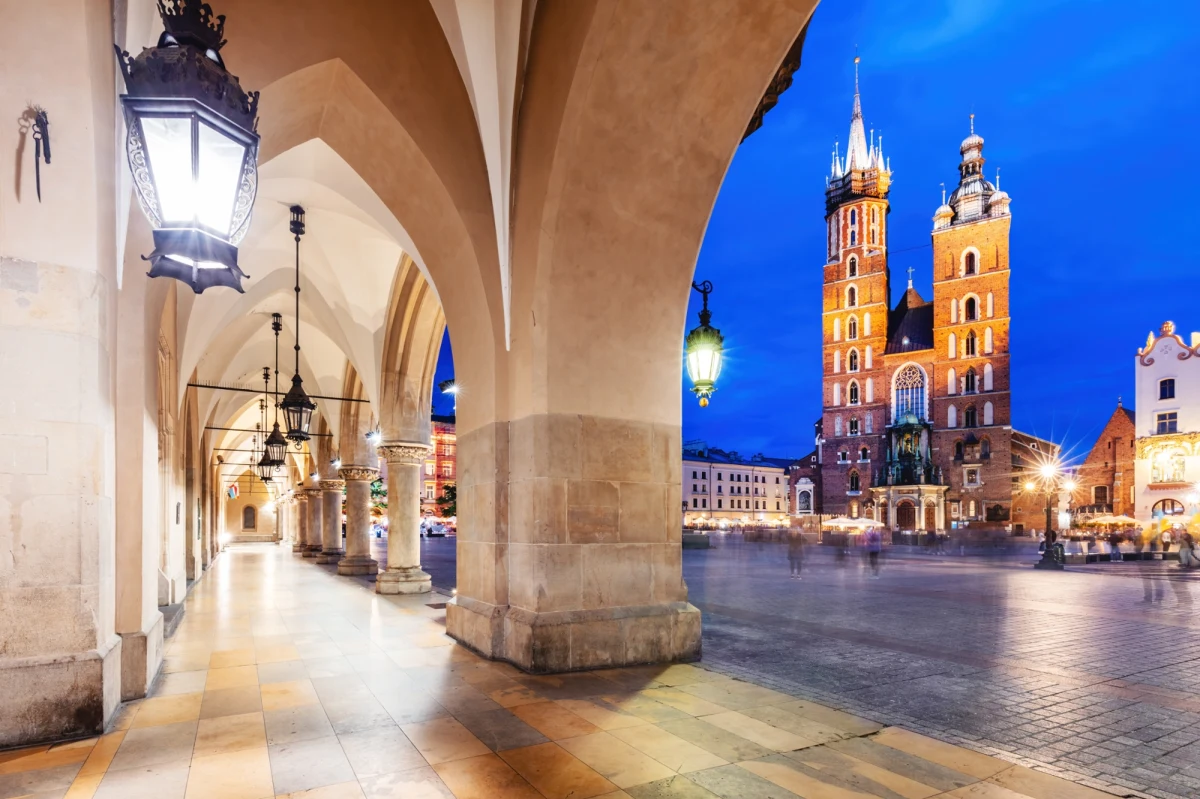 Rada Miasta Krakowa zbiera się w czwartek na nadzwyczajnej sesji na wniosek radnych PiS. Tematem mają być finanse miasta. Zdaniem opozycyjnego klubu budżet Krakowa pod rządami KO jest w katastrofalnym stanie; pieniędzy ma brakować m.in. na wypłaty dla nauczycieli i kierowców MPK.