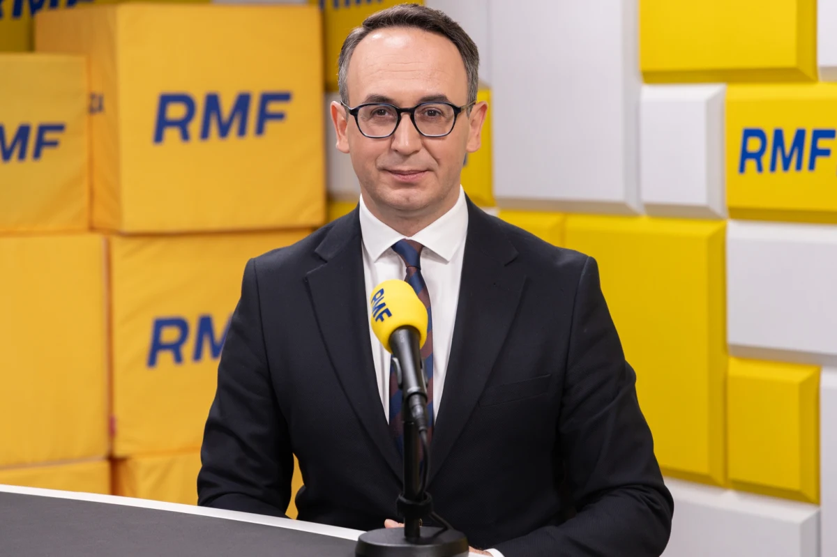 "PKP Cargo jest na dobrej linii do tego, by ustabilizować swoją sytuację. Mam nadzieję, że nie będzie zwolnień w przyszłym roku. Proszę się nie obawiać. Jestem raczej spokojny, jeśli chodzi o tę firmę" - powiedział w Porannej rozmowie w RMF FM minister infrastruktury i poseł Polskiego Stronnictwa Ludowego Dariusz Klimczak, komentując kwestię aktualnej sytuacji w PKP Cargo. Podkreślił, że "PKP Cargo została porzucona przez poprzedników z 4 mld długiem". 