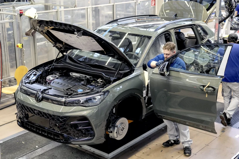 Fabryki aut staną przez brak chipów? Niemcy odsyłają pracowników do domu