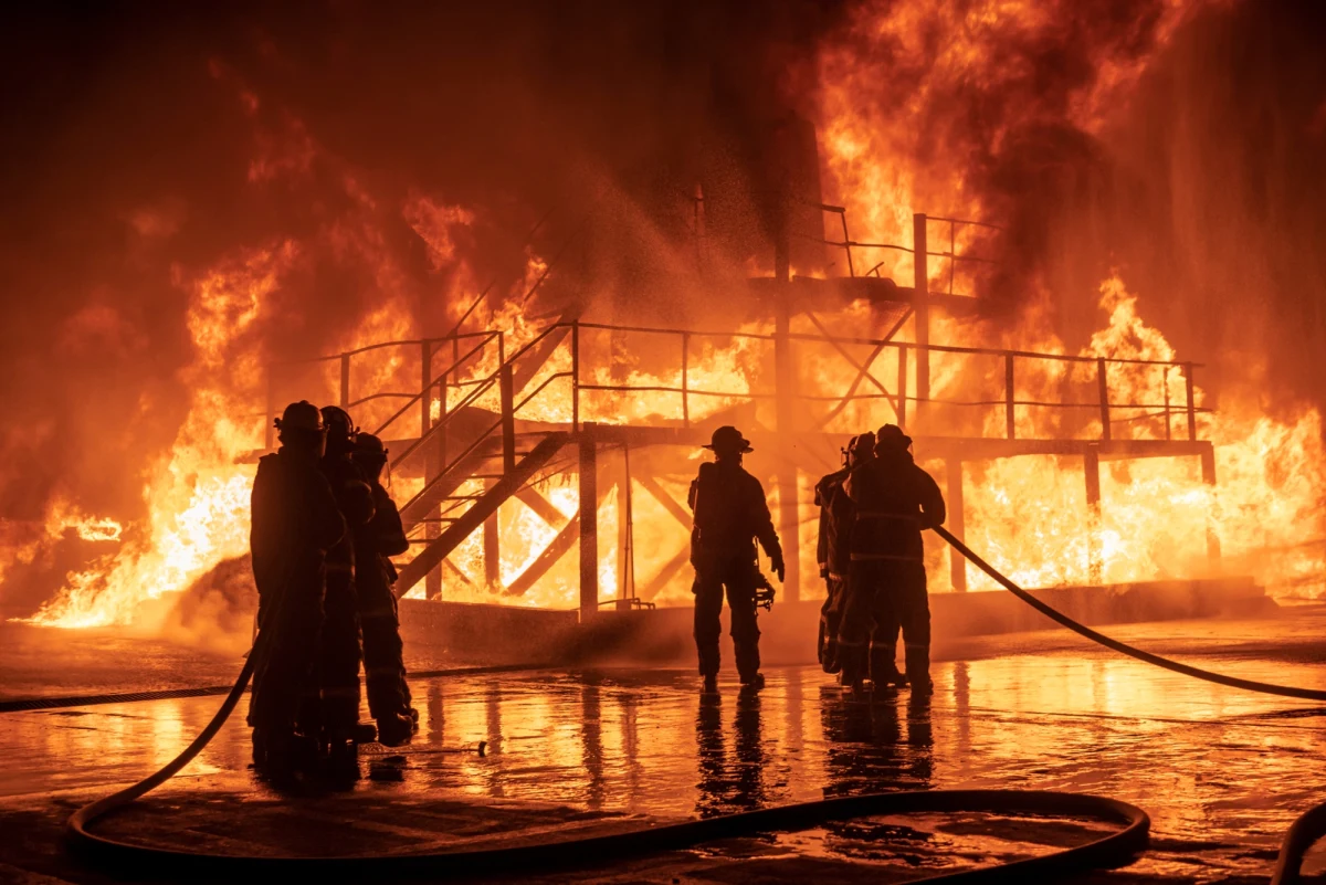 Pojawiają się kolejne doniesienia o atakach na infrastrukturę w głębi Rosji. W nocy ze środy na czwartek ukraińskie drony miały uszkodzić elektrownię i wywołać pożar w rafinerii - przekazały niezależne kanały informacyjne. Wcześniej informowano o uderzeniu w zakład zbrojeniowy, w wyniku którego miało zginąć 9 osób.