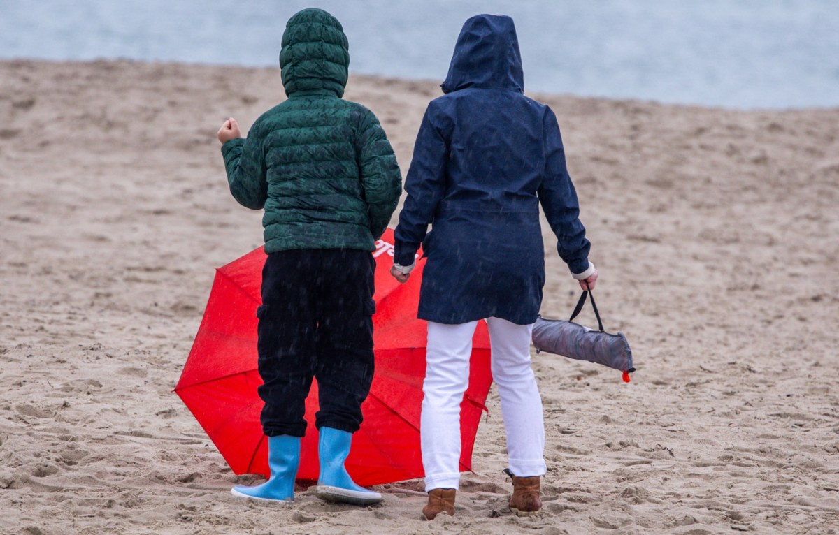 Tysiące podróżnych uwięzionych przez orkan Benjamin! Lotniska sparaliżowane, mecze przeniesione