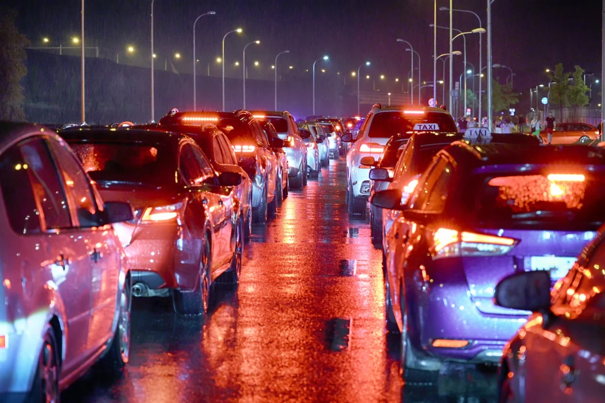 Jesień i zima to czas, kiedy prawidłowe oświetlenie samochodu może uratować życie. Niewłaściwie ustawione reflektory to nie tylko gorsza widoczność, ale też realne zagrożenie dla innych kierowców. Rusza 10. edycja kampanii „Twoje światła – Nasze bezpieczeństwo”, a na kierowców w całej Polsce czeka ponad 1500 stacji kontroli pojazdów, gdzie zupełnie za darmo można sprawdzić i wyregulować światła w swoim aucie!