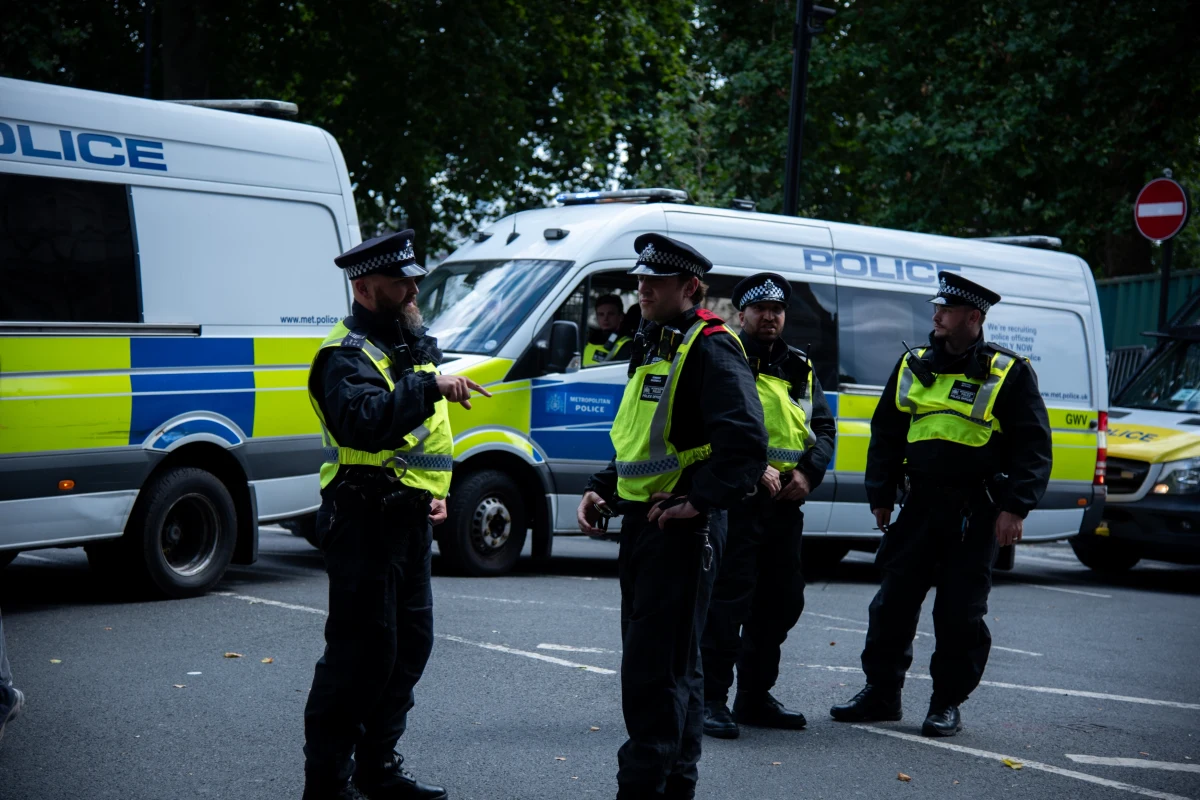 ​Londyńska policja metropolitalna poinformowała o aresztowaniu trzech mężczyzn podejrzanych o współpracę z rosyjskim wywiadem. Zatrzymania są częścią szeroko zakrojonych działań brytyjskich służb, które alarmują o rosnącej liczbie osób rekrutowanych przez zagraniczne agencje wywiadowcze.