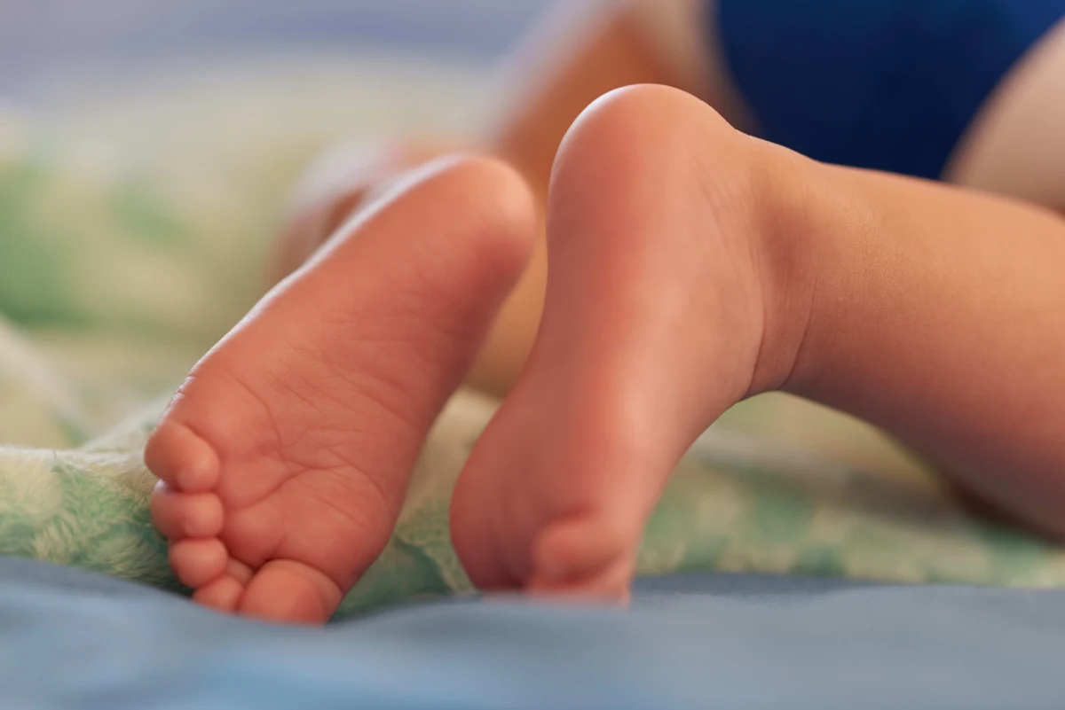 Sekcja zwłok półtorarocznej dziewczynki z Kołobrzegu w Zachodniopomorskiem nie wykazała przyczyny śmierci - ustalił reporter RMF FM w koszalińskiej prokuraturze. Dziecko zmarło w prywatnym żłobku, podczas drzemki.