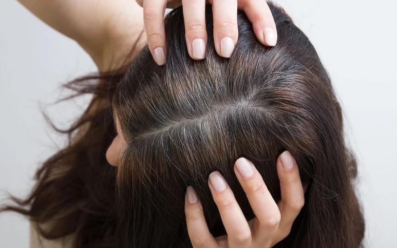 Czy siwe włosy mogą wrócić do dawnego koloru? Nowe badania nad stresem