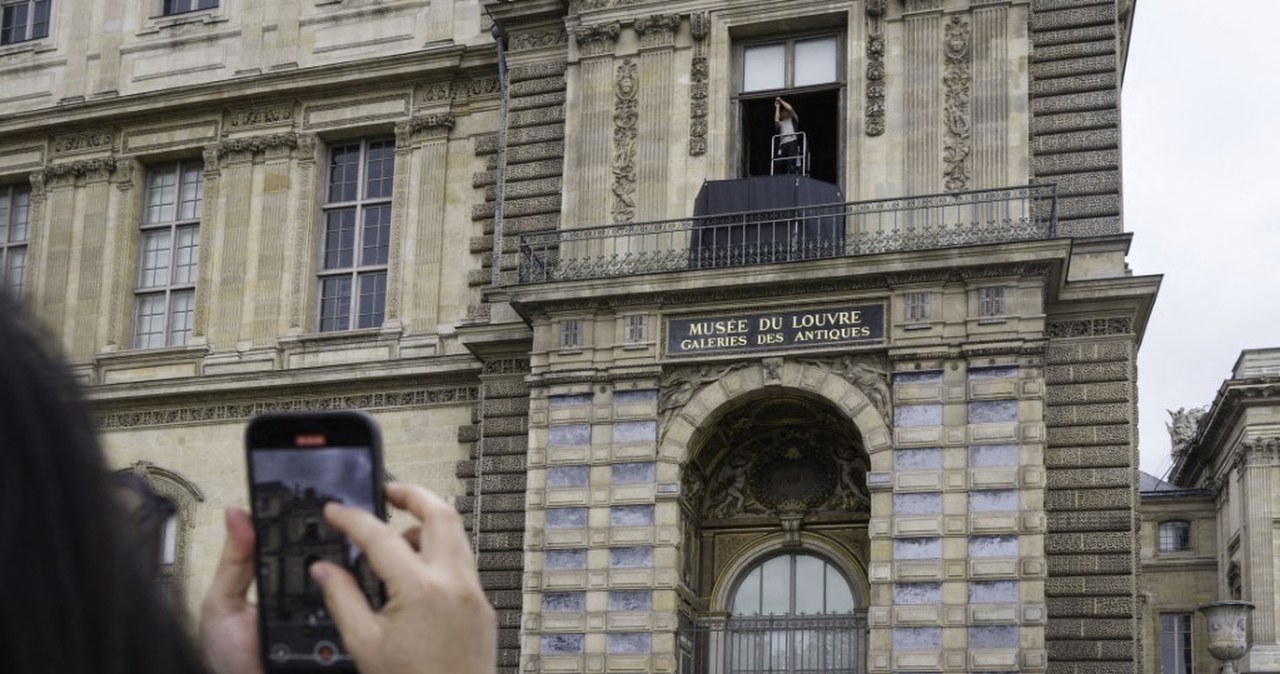 Tak złodziejom udało się okraść Luwr. Media dotarły do zeznań. W kluczowym miejscu nie było kamer wiadomości,aktualności,Interia Tak złodziejom udało się okraść Luwr. Media dotarły do zeznań. W kluczowym miejscu nie było kamer