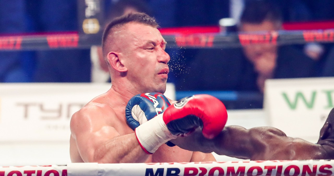 Niespodziewany cios w Adamka. W tle Marcin Najman. "Przykro patrzeć"