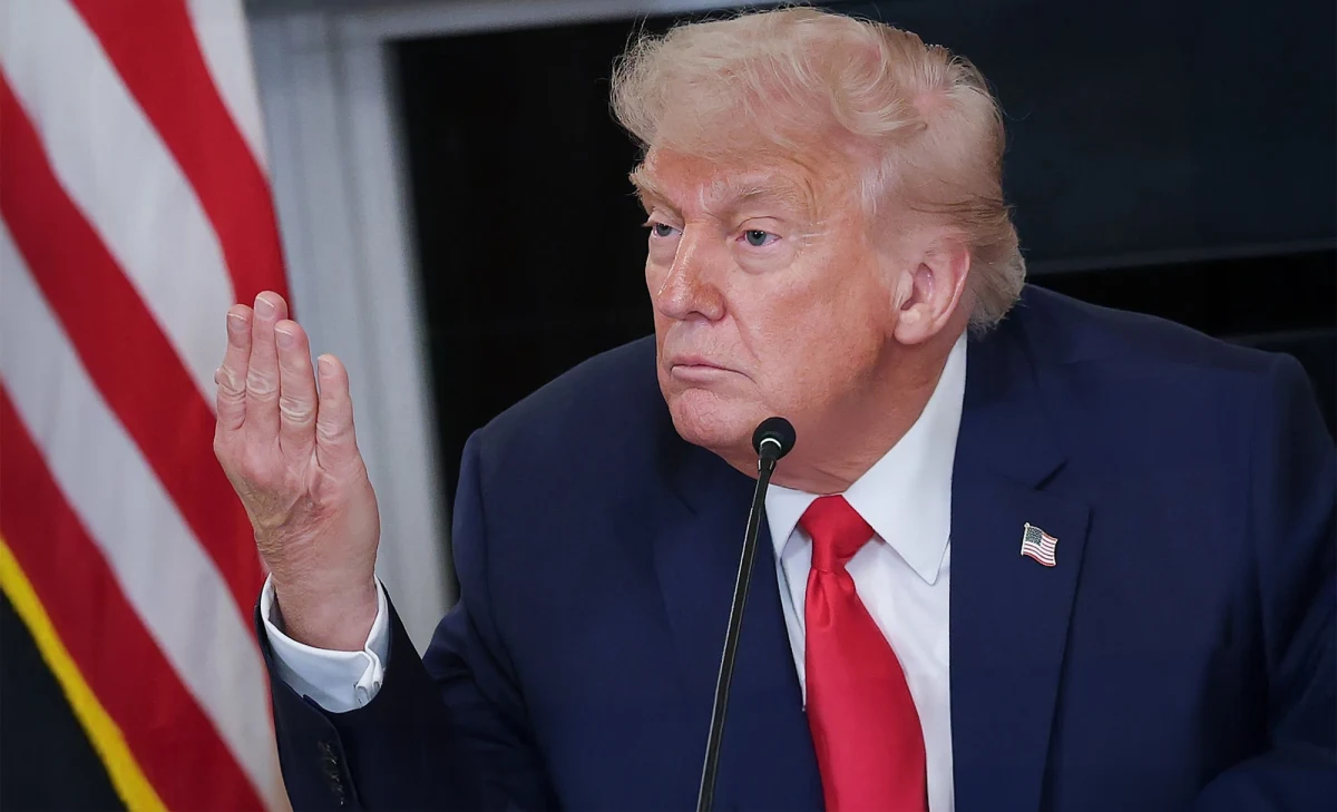 Prezydent USA Donald Trump ogłosił, że na razie nie wyśle sił federalnych na ulice San Francisco. Decyzja zapadła po nocnej rozmowie z burmistrzem miasta Danielem Lurie, który przekonał prezydenta, by dać lokalnym władzom szansę na poradzenie sobie z problemem przestępczości.