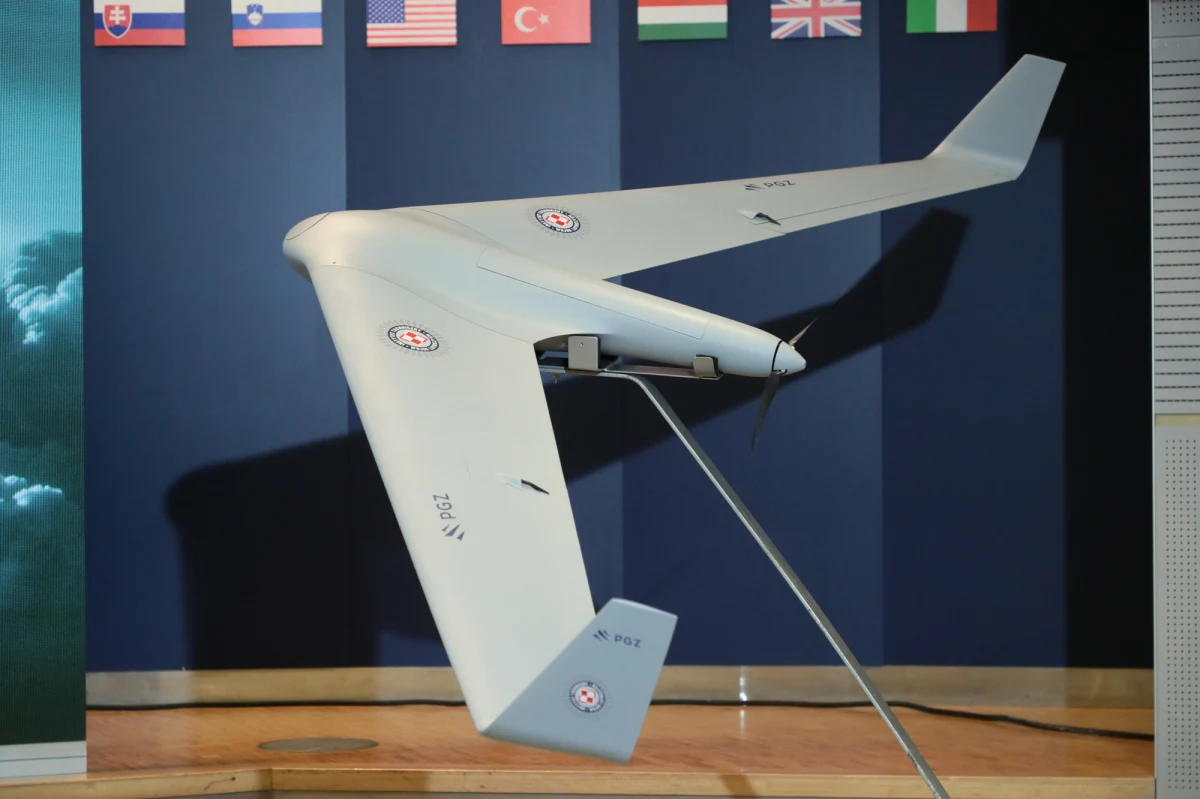 W Inowrocławiu doszło do incydentu z udziałem drona należącego do Polskiej Grupy Zbrojeniowej. Według doniesień bezzałogowiec miał spaść na teren cywilny i uszkodzić kilka samochodów. Służby potwierdzają zgłoszenie, ale nie potwierdzają informacji o zniszczonych autach. Sprawą zajmuje się Żandarmeria Wojskowa.