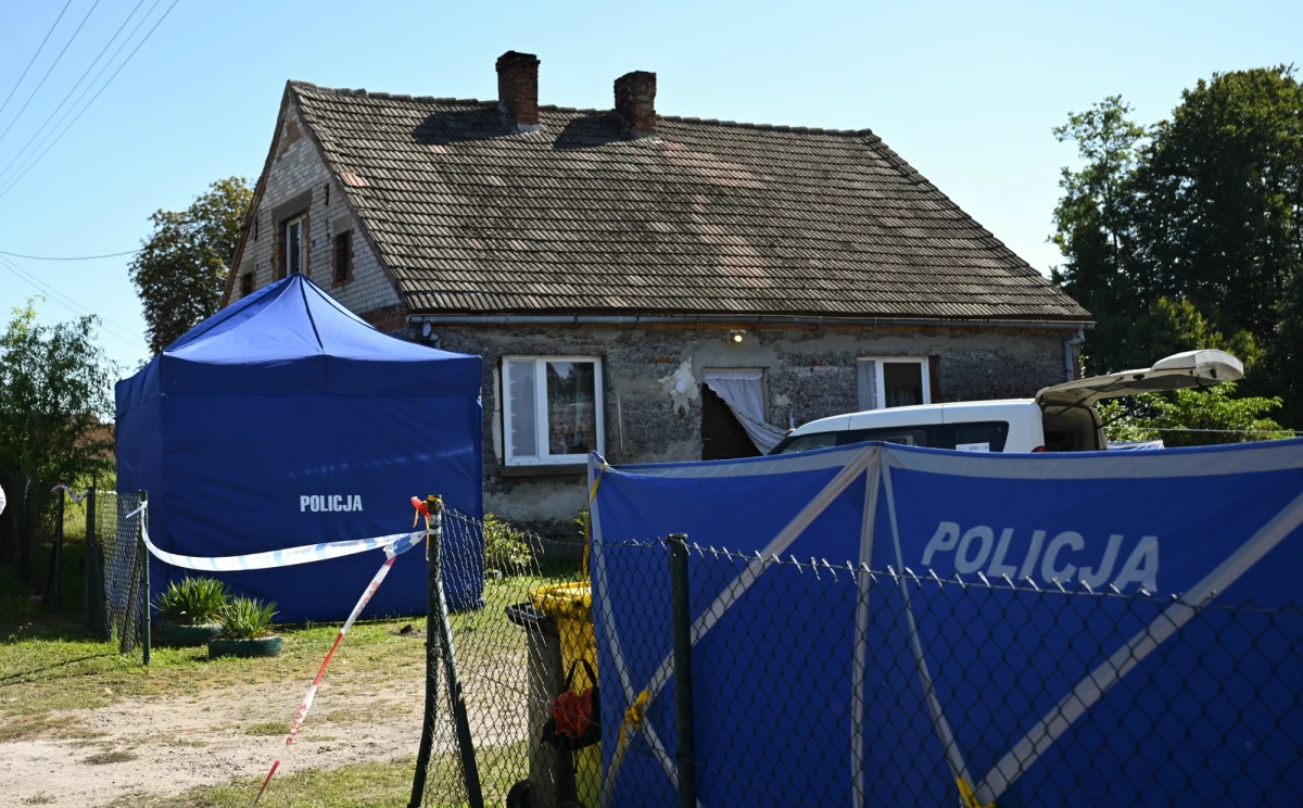 Dramat w rodzinnym domu w Czernikach w gminie Stara Kiszewa na Kaszubach. Na 3,5 roku więzienia i 10 tys. zł nawiązki dla pokrzywdzonej skazał sąd 56-letnego Piotra G. za znęcanie się i gwałty na córce Paulinie. To drugie postępowanie po ujawnieniu w 2023 r. zabójstw noworodków i kazirodztwa w Czernikach na Kaszubach.