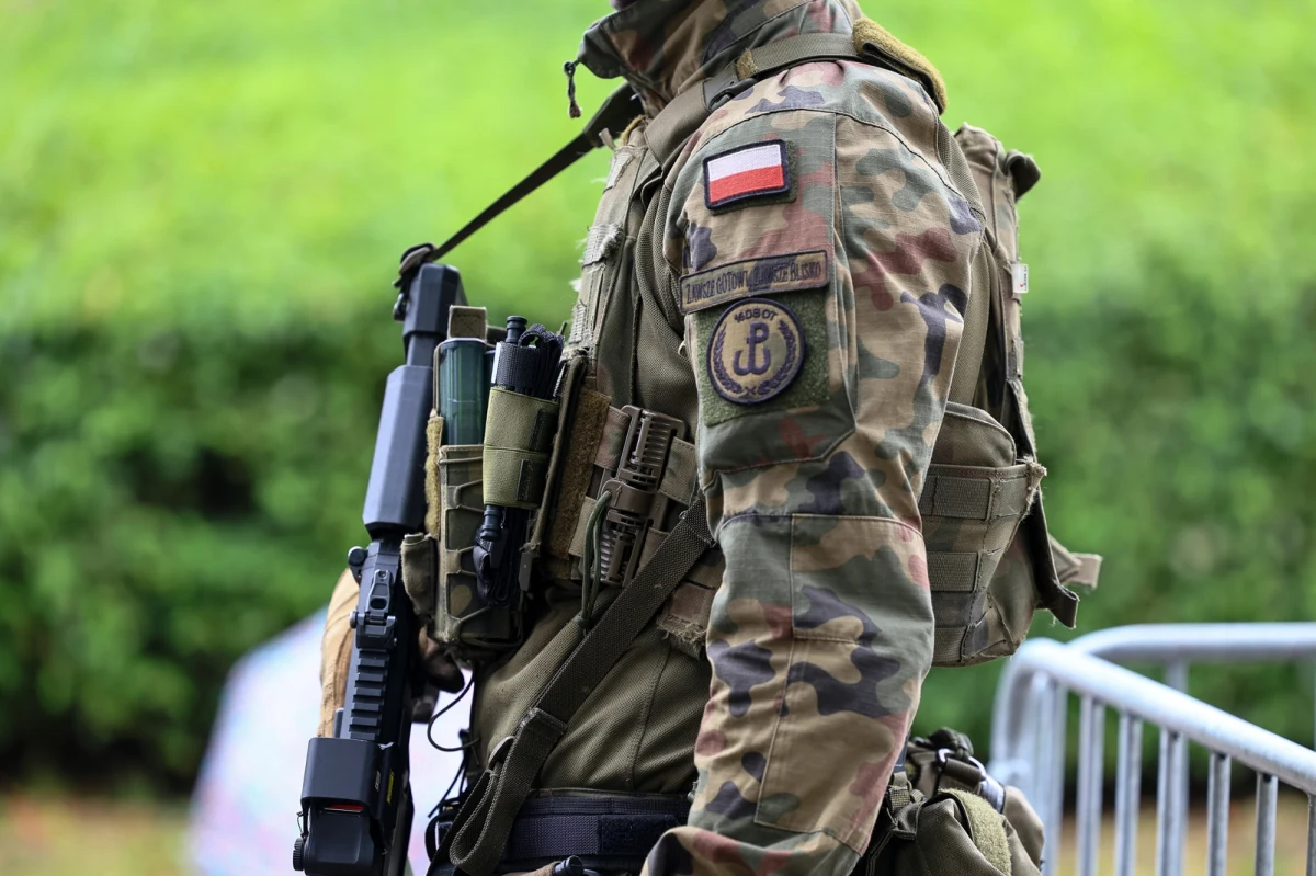 Były komendant Ośrodka Reprezentacyjnego Wojsk Obrony Terytorialnej w Radomiu, pułkownik Łukasz B., z prokuratorskimi zarzutami. Jak dowiedział się reporter RMF FM Krzysztof Zasada, oficer jest podejrzany o oszustwo i potwierdzeń nieprawdy w dokumentach. 