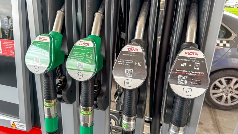 Obniżka cen paliw: VAT i akcyza w dół, ustawy opublikowane