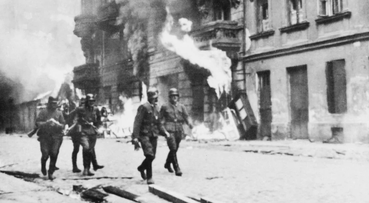 W ostatnich dniach świat pożegnał dwóch mężczyzn, którzy byli jednymi z ostatnich świadków tragicznego losu Żydów w czasie II wojny światowej. W Izraelu w wieku 99 lat zmarł Michael Smuss, ostatni żyjący powstaniec getta warszawskiego. We Francji, w wieku 96 lat, odszedł Armand Aron Bulwa, jeden z ostatnich więźniów niemieckiego obozu koncentracyjnego Buchenwald.