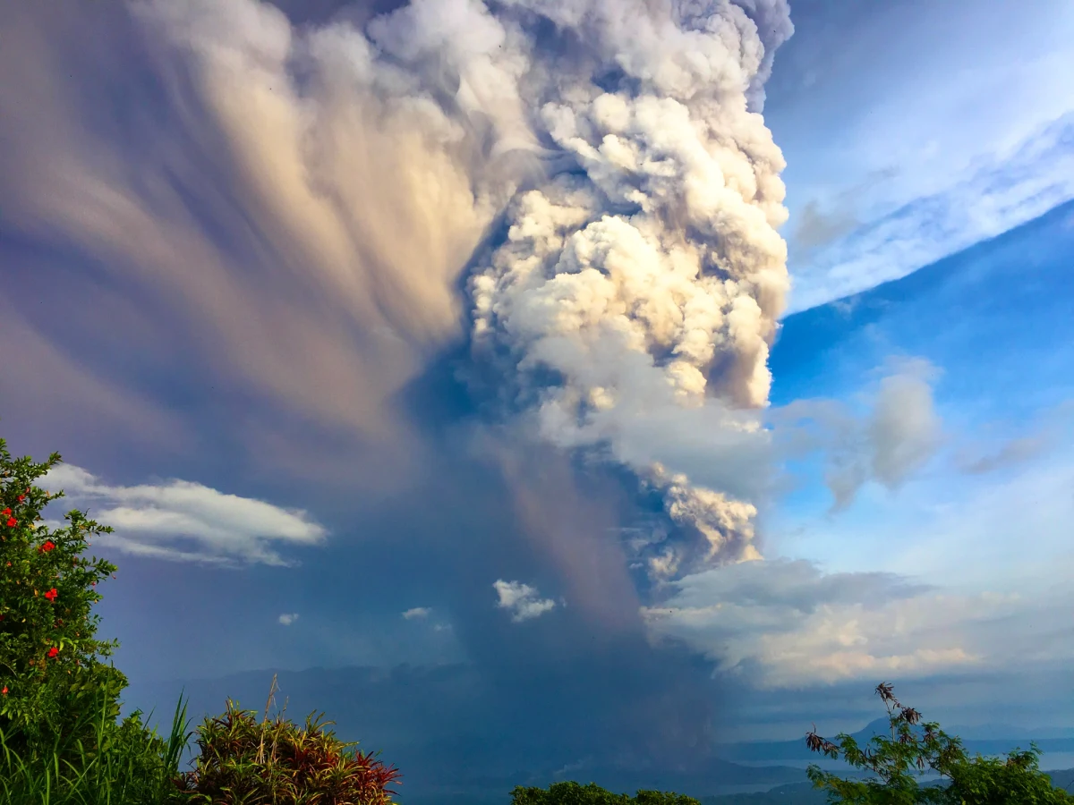 ​Wulkan Taftan, położony na granicy Iranu i Pakistanu, przez setki tysięcy lat uznawany był za wymarły. Najnowsze badania wskazują jednak, że może on ponownie stać się aktywny. Naukowcy zaobserwowali niepokojące zmiany w strukturze wulkanu, które mogą zwiastować przyszłą erupcję. O sprawie informuje "The Independent".