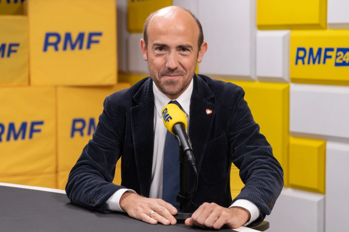 "To jest kwestia porządkowania pewnych spraw. W Koalicji Obywatelskiej funkcjonujemy jako różne ugrupowania od 2018 roku. To bardzo dobra współpraca. Warto sfinalizować ten związek, żeby było to jedno ugrupowanie polityczne. Dajemy sygnał koleżankom i kolegom z koalicji 15 października, że współpraca (…), to w jaki sposób można pokazywać wyborcom, że jest się razem, procentuje, co widać w ostatnich sondażach" – stwierdził Borys Budka, gość Krzysztofa Ziemca w RMF FM, pytany o to, dlaczego PO łączy się z Nowoczesną i Inicjatywą Polską. „Pokazujemy, że organizacyjnie jesteśmy przygotowani do wyborów, które będą za dwa lata” – dodał wiceprzewodniczący PO.