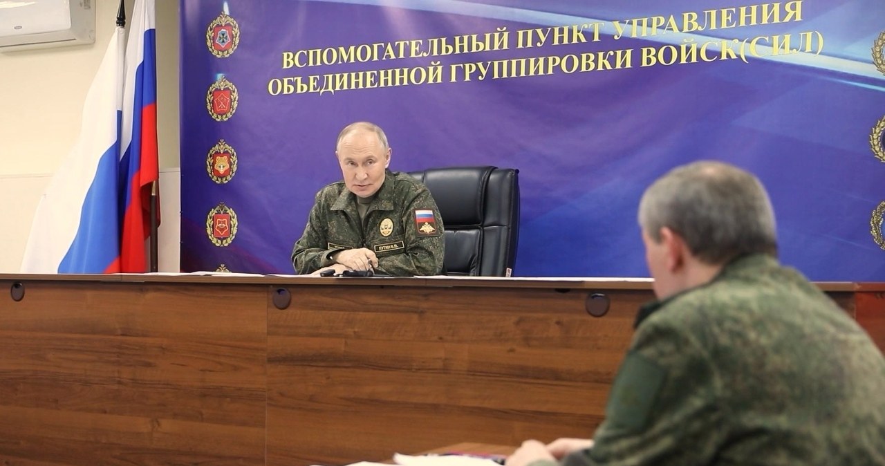 wiadomości,aktualności,Interia Ponure doniesienia z frontu. Rosjanie pochwalili się Putinowi otoczeniem kluczowego miasta