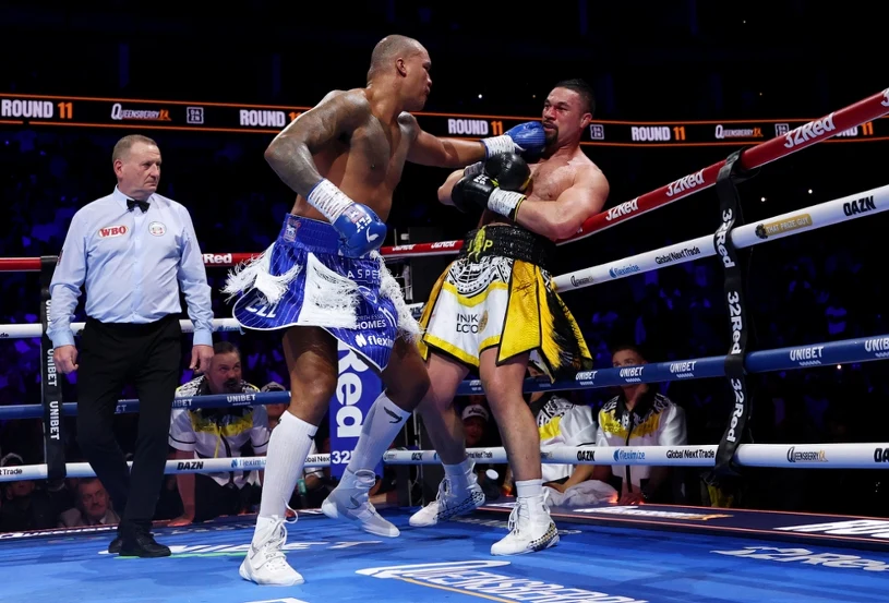 Sensacja w wadze ciężkiej, Usyk przeciera oczy. Nokaut w 11. rundzie