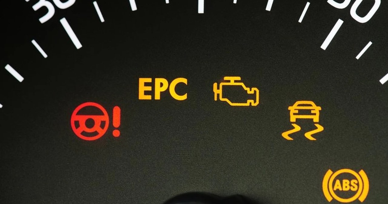 Co oznacza kontrolka EPC w samochodzie? Można przez nią dostać mandat