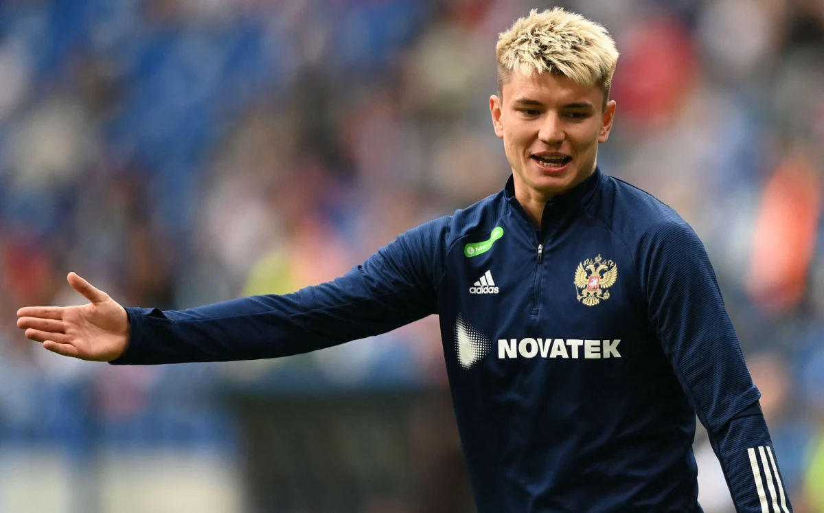 Rosyjska policja zatrzymała podejrzanych o porwanie biznesmena i próbę porwania - jak przekazała rzeczniczka rosyjskiego MSW Irina Volk - "sławnego piłkarza". Z ustaleń tamtejszych mediów wynika, że chodzi o zawodnika Zenita Petersburg i reprezentacji Rosji.