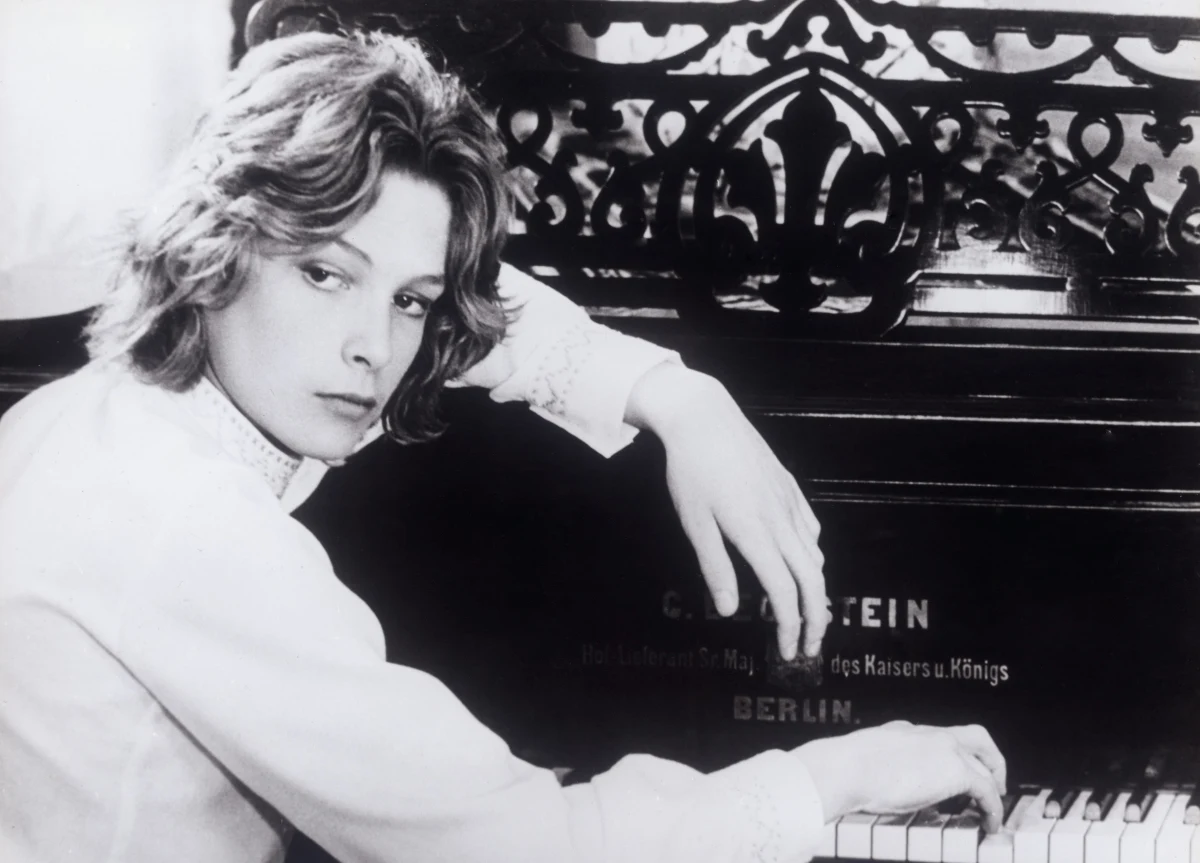 W wieku 70 lat zmarł Björn Andrésen - szwedzki aktor i muzyk. Był najbardziej znany z roli w "Śmierci w Wenecji" Luchino Viscontiego. Zagrał w tym słynnym filmie jako nastolatek. 