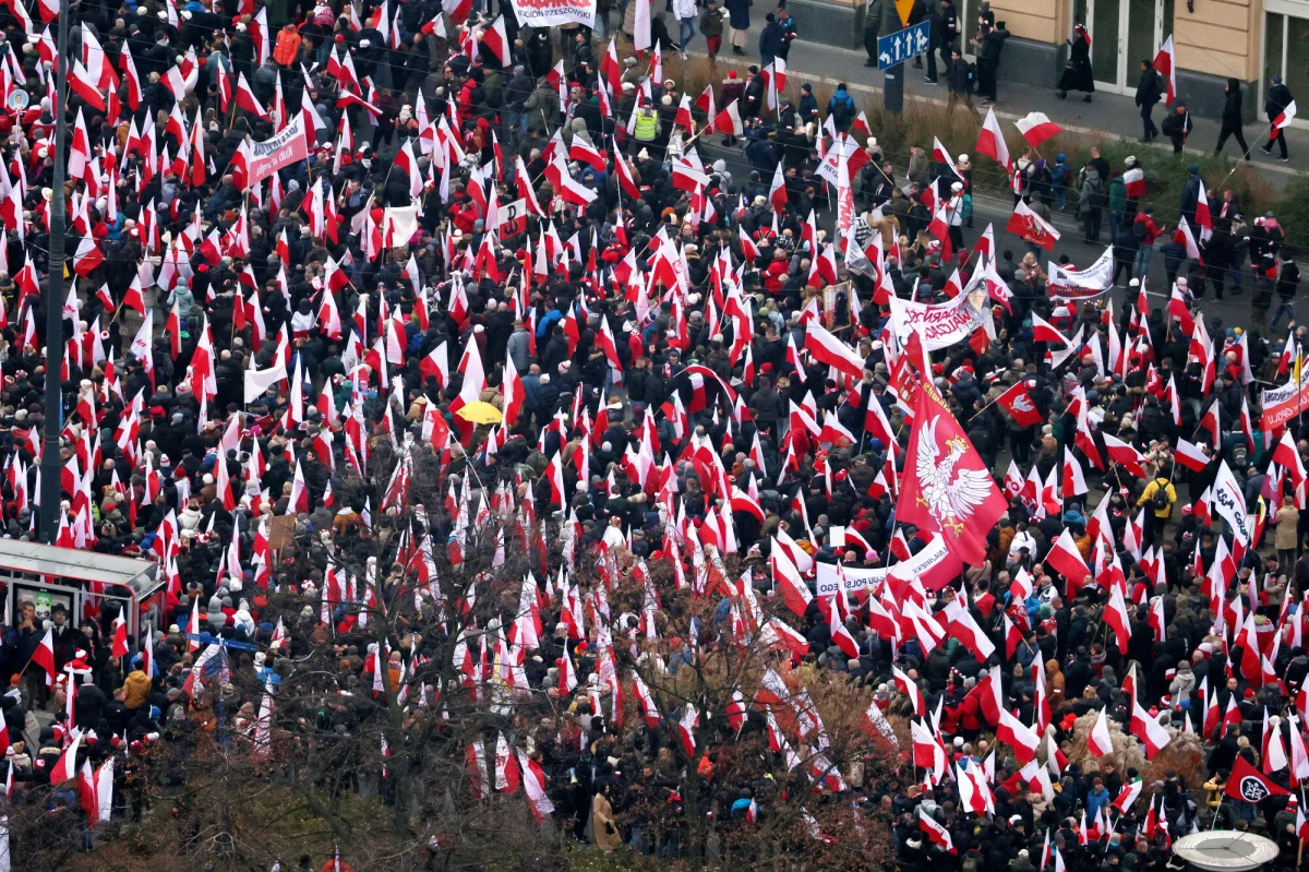 "Jeden naród, silna Polska" - pod takim hasłem przejdzie przez Warszawę tegoroczny Marsz Niepodległości. Organizatorzy przyznali, że nie będą zaskoczeni, jeśli weźmie w nim udział prezydent Karol Nawrocki.
