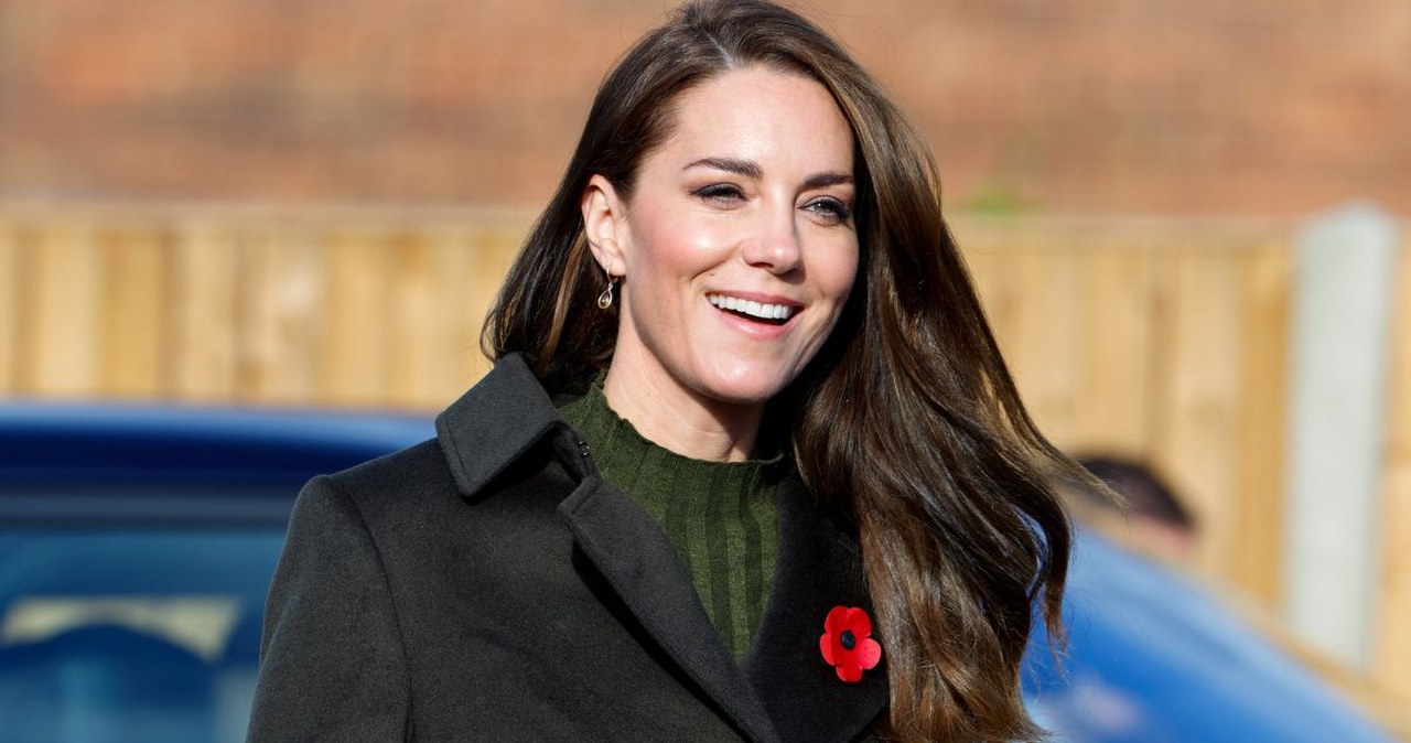 Szykowny dodatek w stylu Kate odmieni zimową stylizację. Warto mieć w szafie wiadomości,aktualności,Interia Szykowny dodatek w stylu Kate odmieni zimową stylizację. Warto mieć w szafie