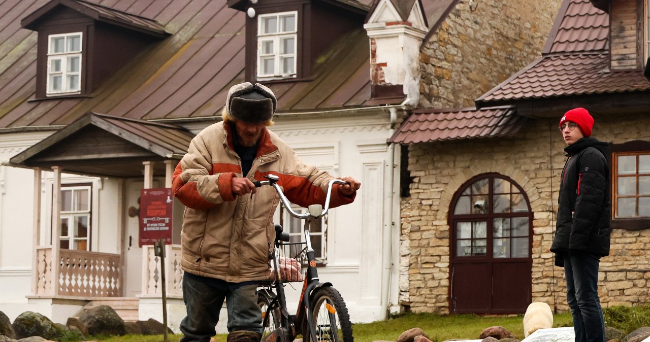 Podstawowy produkt podrożał niemal dwukrotnie. Nowy sondaż rzuca światło na życie w Rosji wiadomości,aktualności,Interia Podstawowy produkt podrożał niemal dwukrotnie. Nowy sondaż rzuca światło na życie w Rosji