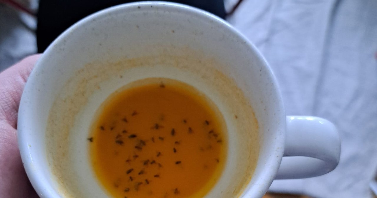 Trzy składniki wlej do filiżanki. Fruwający problem przestanie męczyć