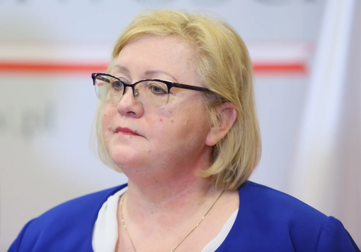 ​Piotr Andrzejewski, zastępca przewodniczącej Trybunału Stanu, zarządził zwrot wniosku prokuratury o uchylenie immunitetu Małgorzacie Manowskiej, ponieważ nie ma pod nim podpisu - jak dodał Andrzejewski - "kontynuującego sprawowanie stanowiska Prokuratora Krajowego" Dariusza Barskiego.