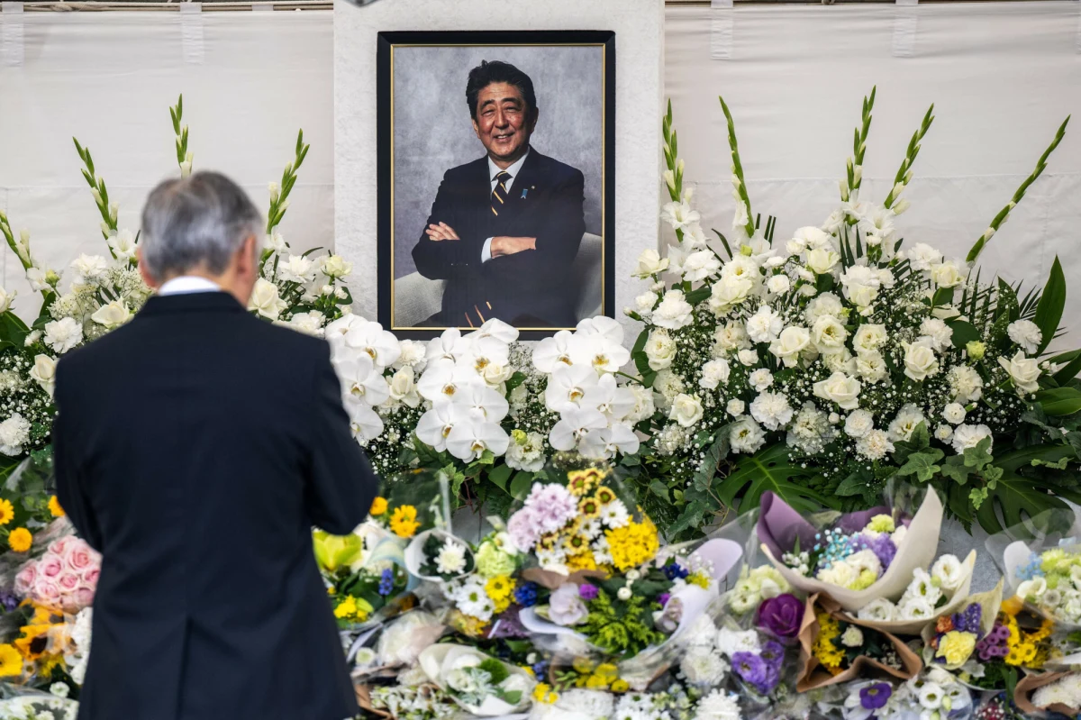 W lipcu 2022 roku ta zbrodnia wstrząsnęła Japonią. Mężczyzna oskarżony o zastrzelenie byłego premiera Shinzo Abego przyznał się do zarzucanych mu czynów podczas wtorkowej rozprawy.