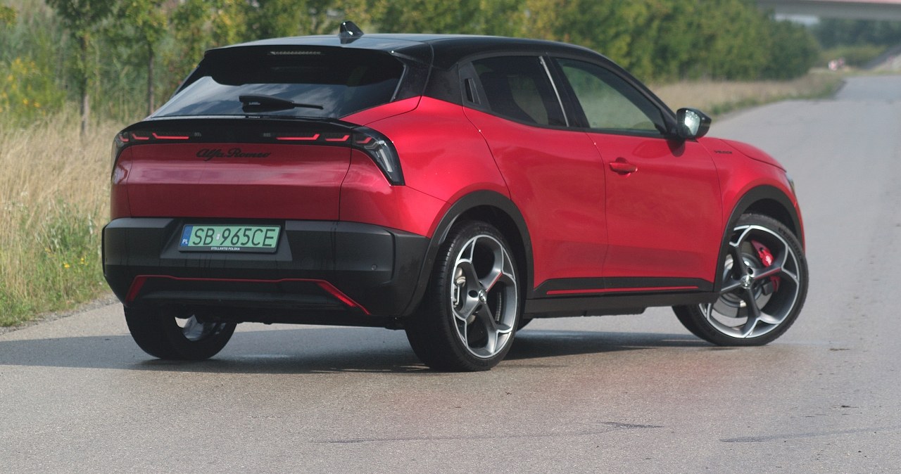 Alfa Romeo Junior Veloce, czyli 280 KM w miejskim autku. Jak to działa?