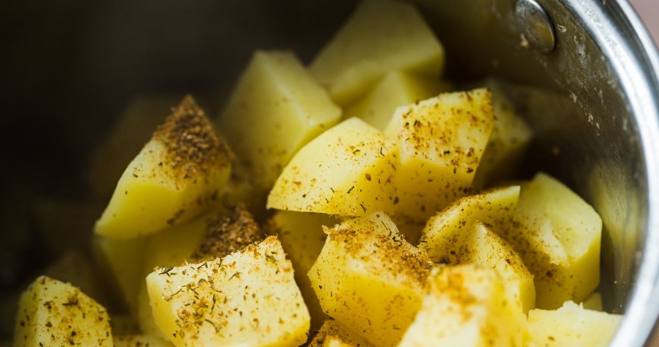 Nie łącz tego z ziemniakami. Gnicie w jelitach to początek problemów