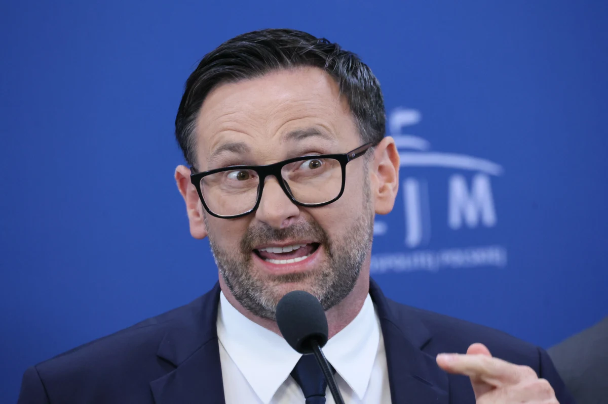 Nadzwyczajne Walne Zgromadzenie (NWZ) Orlenu podczas obrad w Płocku upoważniło zarząd do dochodzenia roszczeń o naprawienie szkód wyrządzonych przez byłego prezesa Daniela Obajtka i Michała Roga z poprzedniego zarządu.