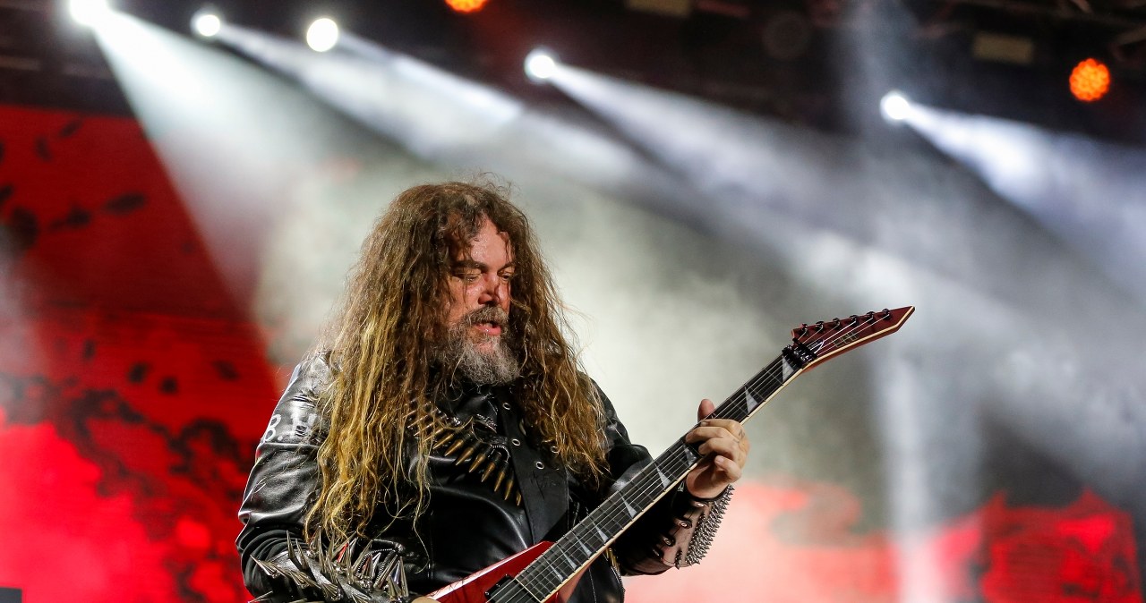 "Buntowniczy hymn" legendy metalu z gośćmi. "Siła wykuwa się w walce"