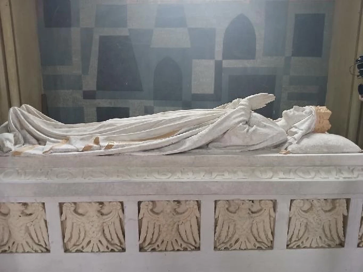 Historyczno-artystyczna ciekawostka czeka na tych, którzy w najbliższy weekend odwiedzą Stary Cmentarz w Tarnowie (woj. małopolskie). W stojącej tam Kaplicy Sanguszków będzie wyeksponowany przedmiot związany ze św. Jadwigą - królową Polski z XIV w.