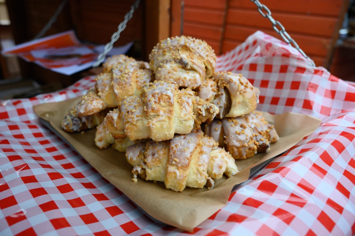 Blisko 100 cukierni z Wielkopolski otrzymało w tym roku certyfikat wytwarzania produktu regionalnego uznawanego przez Unię Europejską. Produktem tym są oczywiście rogale świętomarcińskie.