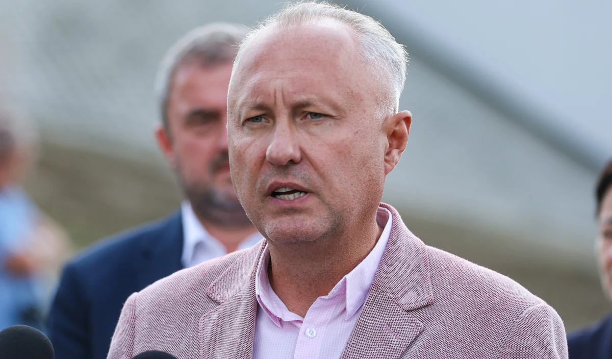 Zakaz wykonywania czynności dla prezydenta Nowego Sącza i jego zastępcy. Samorządowcy nie mogą wejść na teren urzędu miasta. Nie wolno im też kontaktować się z określonymi osobami. Taką decyzję podjął prokurator Prokuratury Europejskiej. 