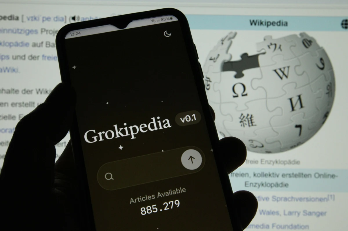 Ruszyła Grokipedia - internetowa encyklopedia stworzona przez xAI, firmę Elona Muska. Projekt, który miał stanowić "jakościową zmianę" w stosunku Wikipedii, już na starcie budzi kontrowersje. Wiele haseł jest niemal identycznych z treściami z Wikipedii, a sposób prezentowania faktów i edycji budzi pytania o wiarygodność i przejrzystość.