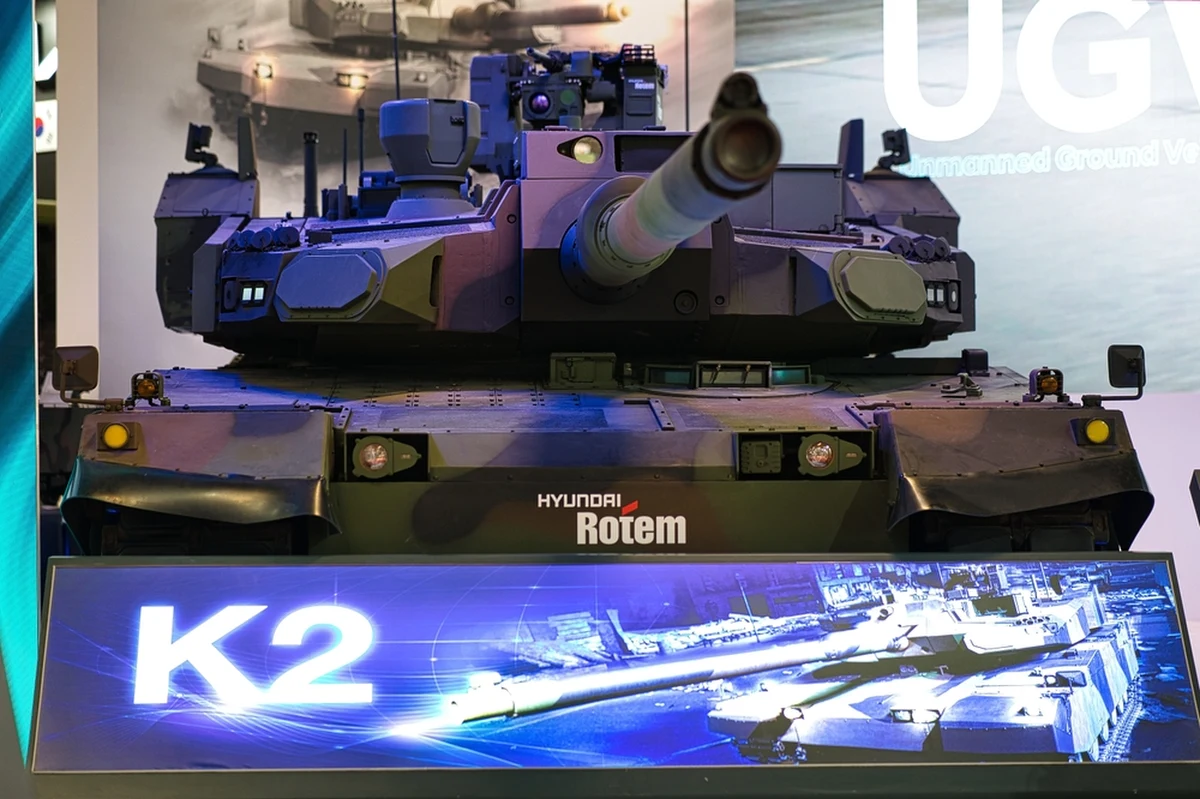 Zakłady Mechaniczne Bumar-Łabędy oraz południowokoreański koncern Hyundai Rotem podpisały umowę dotyczącą transferu technologii i uruchomienia produkcji czołgów K2 w Polsce. To przełomowy krok w odbudowie potencjału polskiego przemysłu zbrojeniowego i wzmocnieniu bezpieczeństwa kraju.