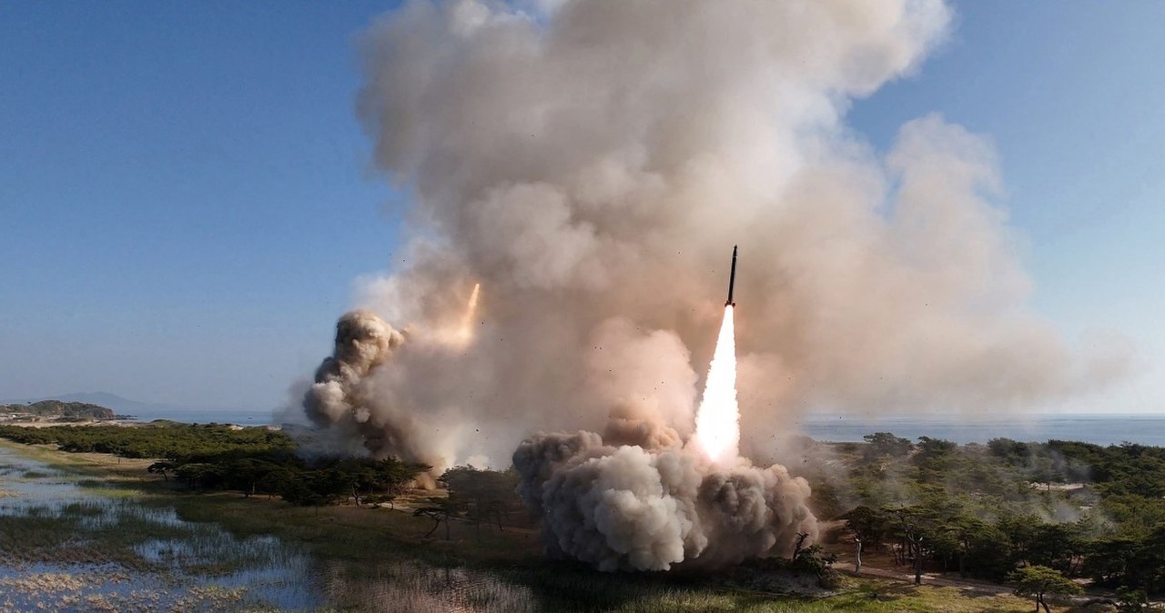 Korea Północna pręży muskuły. Wystrzelono rakiety, nieprzypadkowy moment