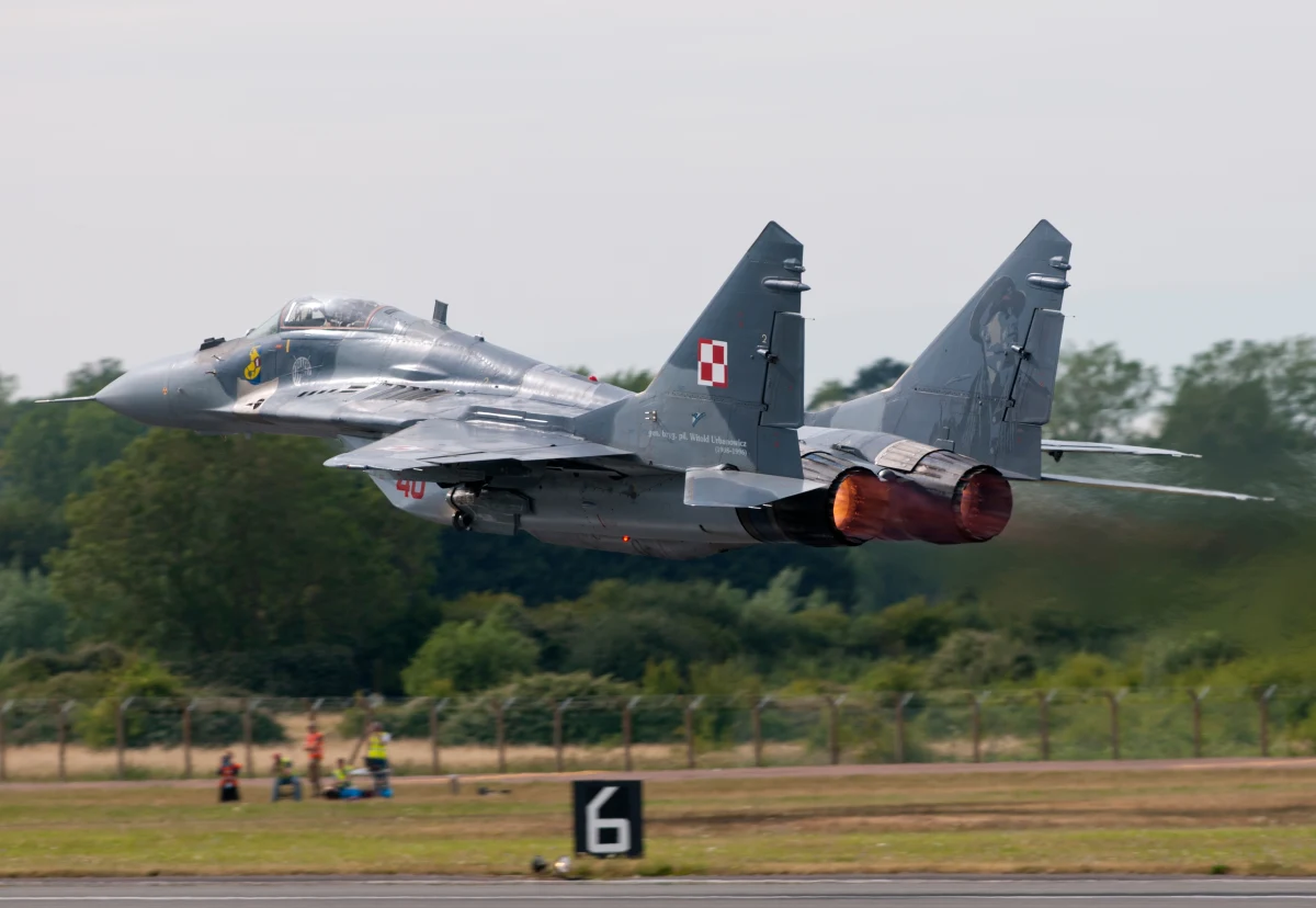 Dwa polskie myśliwce MIG-29 dokonały we wtorek "skutecznego przechwycenia, identyfikacji wizualnej oraz eskortowania z rejonu odpowiedzialności samolotu Federacji Rosyjskiej, który wykonywał lot nad Morzem Bałtyckim" - podało Dowództwo Operacyjne Rodzajów Sił Zbrojnych.