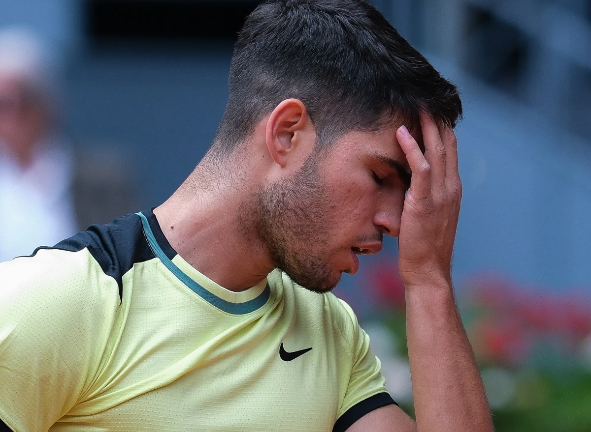 Carlos Alcaraz, lider światowego rankingu tenisistów, niespodziewanie odpadł już w drugiej rundzie prestiżowego turnieju ATP Masters 1000 w Paryżu. Hiszpan przegrał z Brytyjczykiem Cameronem Norriem 6:4, 3:6, 4:6, notując aż 54 niewymuszone błędy.