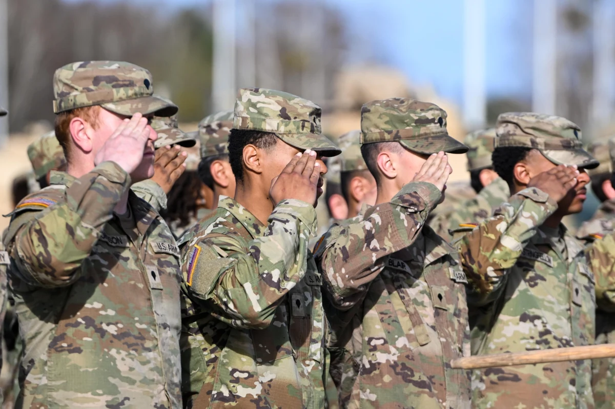 Nie ma żadnych informacji o ewentualnej redukcji wojsk amerykańskich w Polsce - zapewnił szef MON Władysław Kosiniak-Kamysz. Pojawiły się doniesienia o planach redukcji liczebności żołnierzy USA w Europie na wschodniej flance NATO.
