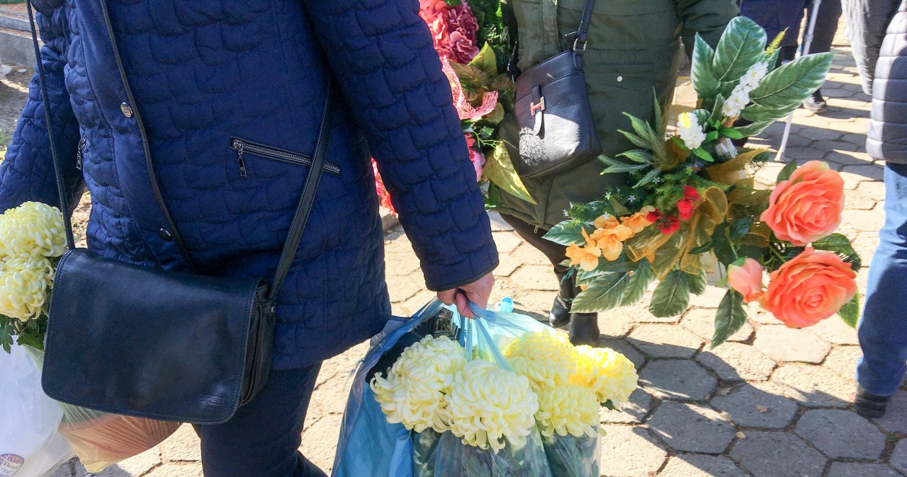 Giną nie tylko znicze i kwiaty. Oto co musisz zrobić