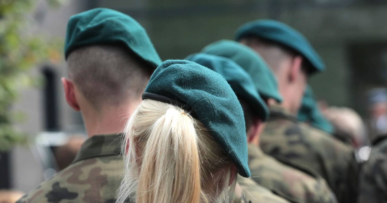 "Może golić głowę" - MON zmienia zasady ws. żołnierzy kobiet