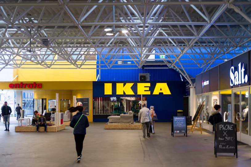 Ekspert od prawa o incydencie posła w sieci IKEA: "Coś tu nie gra"
