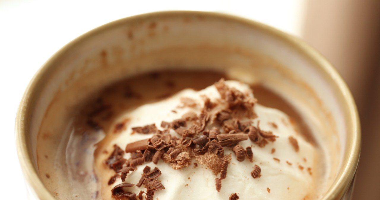 Niezbędne w diecie seniora. Filiżanka do śniadania zadba o jędrność skóry